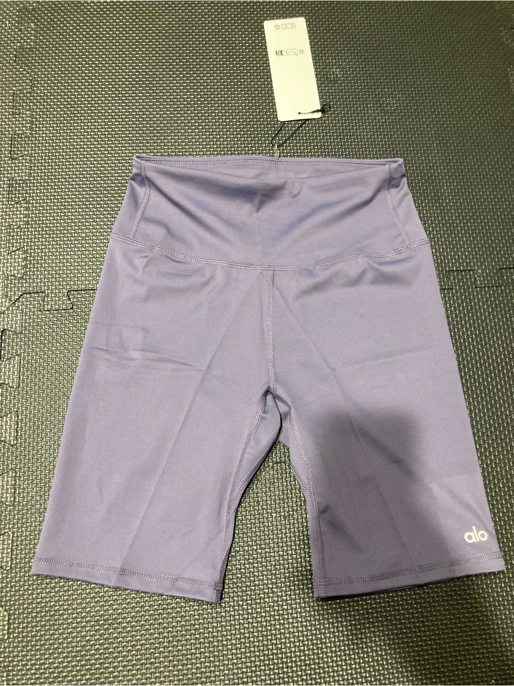 Alo Yoga Lavender Bike Shorts Women's Size M